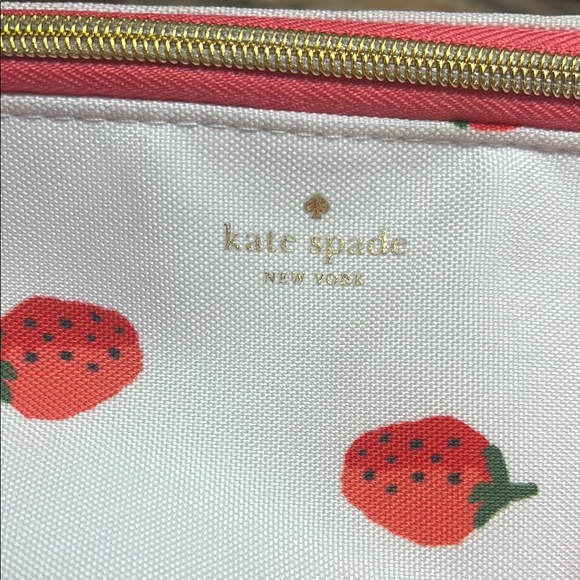 Kate Spade Strawberry Print Cooler Bag  & Reversible Drying Mat - Picture 2 of 8